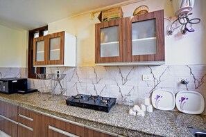 Vila grand | Cozinha privada | Geladeira, cooktop, lava-louças, cafeteira/chaleira