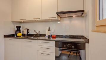 Fridge, dishwasher, cookware/dishes/utensils