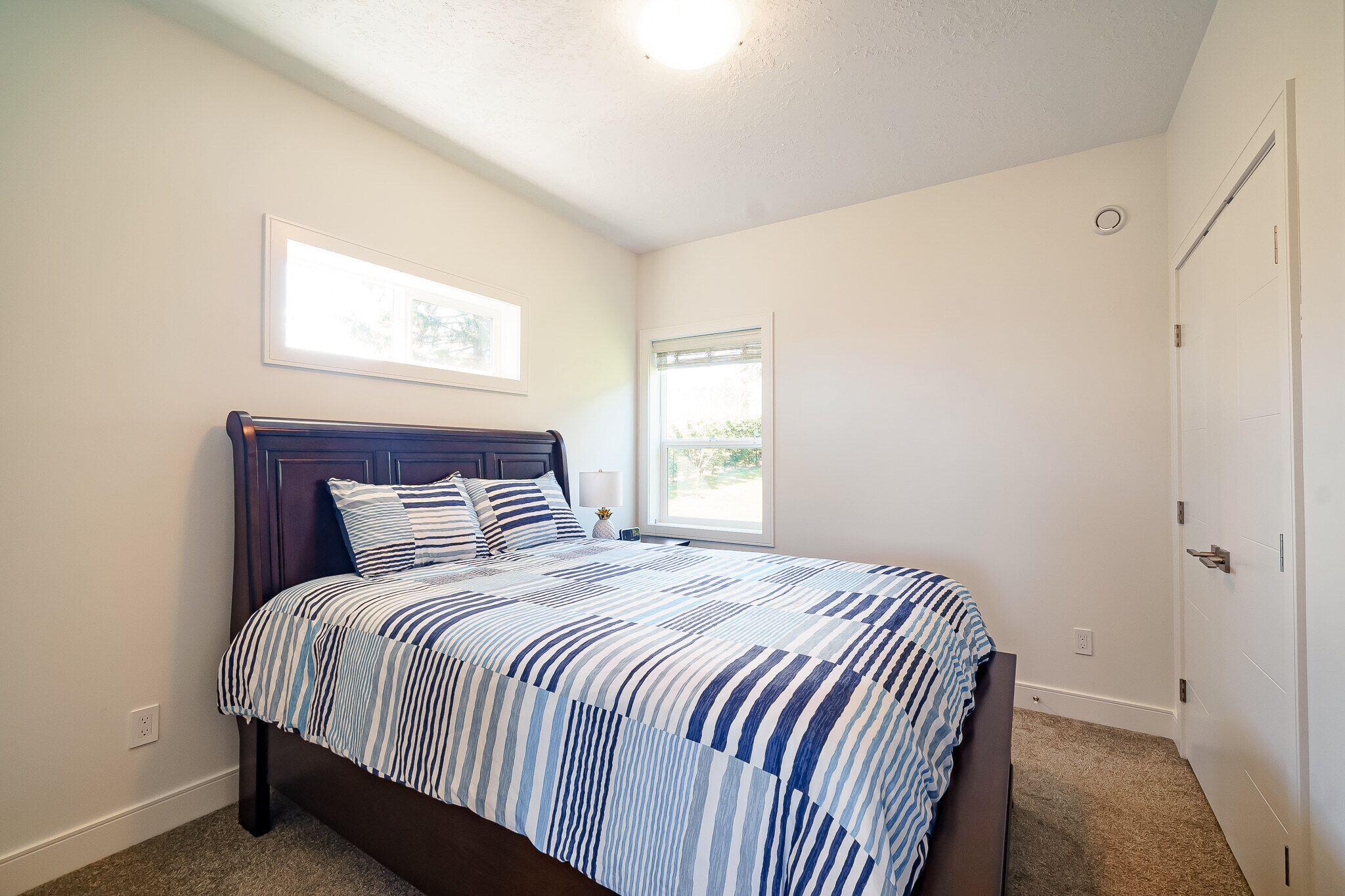 2 室のベッドルーム、デスク、アイロン /  アイロン台、WiFi (無料)