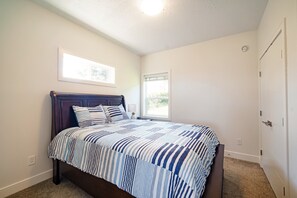 2 Schlafzimmer, Schreibtisch, Bügeleisen/Bügelbrett, kostenloses WLAN