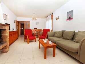 TV - Cosy apartment in villa for 6 guests with WIFI, pool, TV, terrace and pets allowed (Torroella De Montgrí)