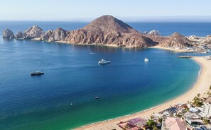 Property grounds - unique oasis villa private Hottub in the heart of Cabo San Lucas. January 2 - 9 (Cabo San Lucas)