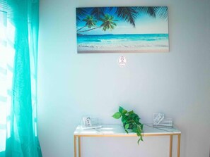 Interior - Stylish 2-Bed, Sleeps 3, Cosy & Comfortable (St Johns)