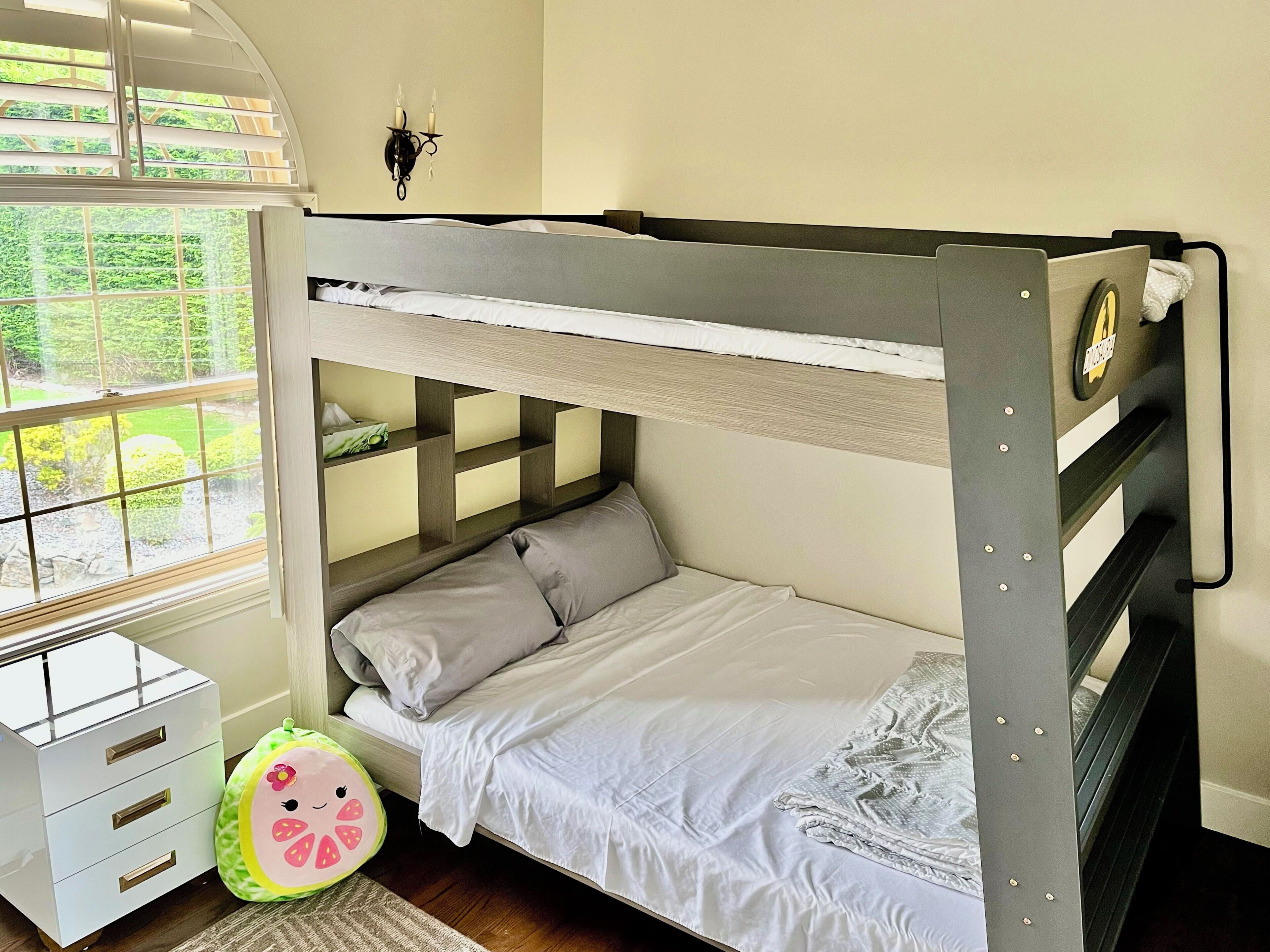 2 slaapkamers, een kluis op de kamer, een strijkplank/strijkijzer, wifi