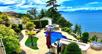 Oceanfront Gated Villa with pool & Hot tub in Nanaimo