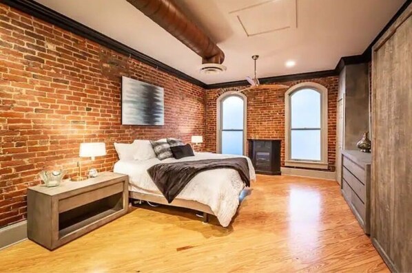 2 bedrooms, desk, iron/ironing board, free WiFi