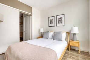 2 bedrooms, iron/ironing board, WiFi, bed sheets - Lovely Somerville 2BR w/ W/D, Gym & Roof, nr Assembly T, by Blueground (Boston)