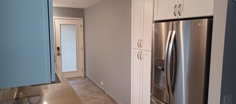 Naperville Historic District walk to downtown, bars, restaurants, train, schools