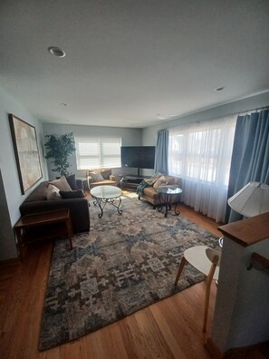 Smart TV, DVD player, stereo