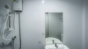 Superior Room | Bathroom | Shower, towels