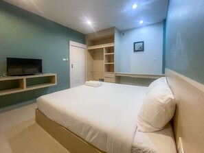 Escritorio, wifi gratis y ropa de cama 