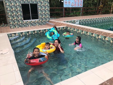 2 piscinas al aire libre