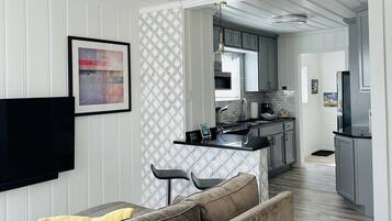 Smart-tv, dvd-afspiller, stereoanlæg