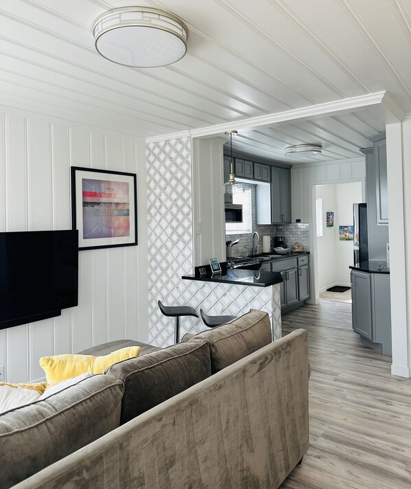 Smart TV, DVD player, stereo