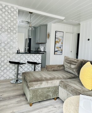 Smart TV, DVD player, stereo