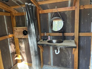 Eco-friendly toiletries, towels, soap, shampoo - Secluded glamp site with hiking and water activities (Florence)