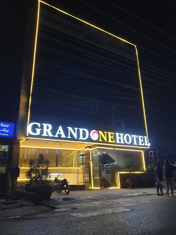 Exterior - Grand One Hotel Faisal Town (Lahore)