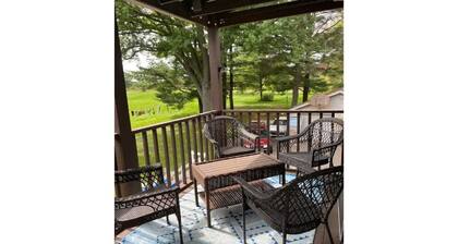 Klevenville Getaway -Cozy apartment near amenities