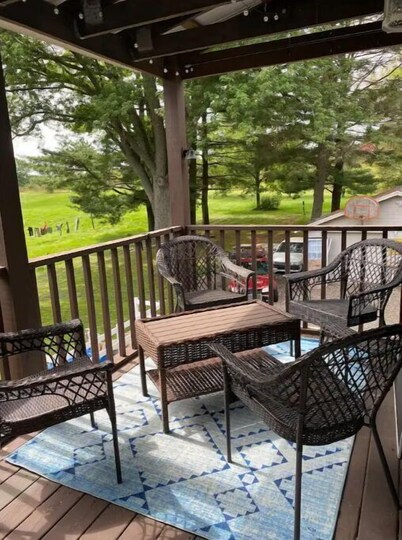 Klevenville Getaway -Cozy apartment near amenities