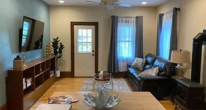 Klevenville Getaway -Cozy apartment near amenities