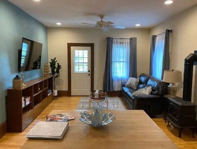 Klevenville Getaway -Cozy apartment near amenities