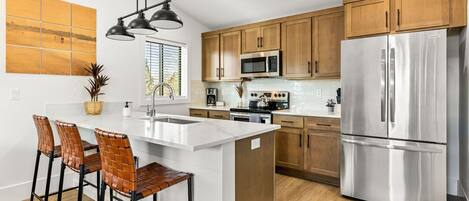 Frigorífic, microones, forn i placa de cuina