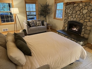 2 chambres, fer et planche à repasser, lit de bébé portatif