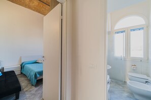 Douche, serviettes fournies