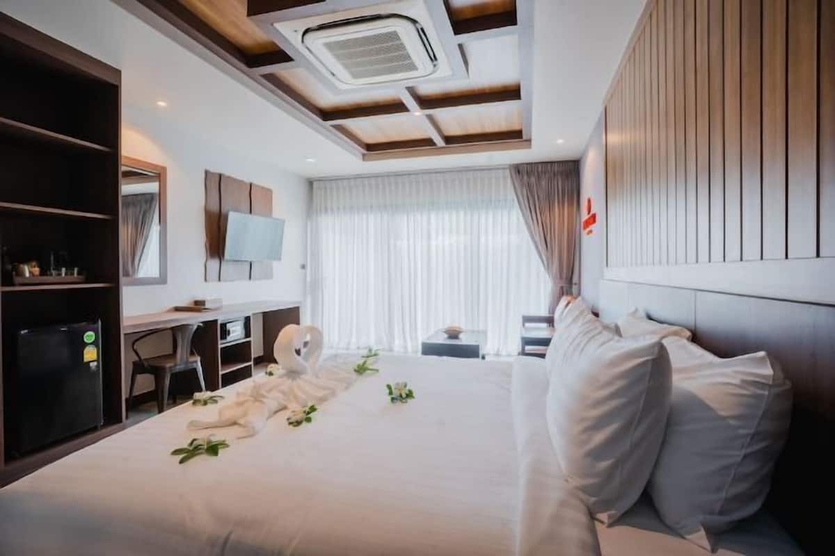 1 chambre, minibar, coffres-forts dans les chambres, bureau