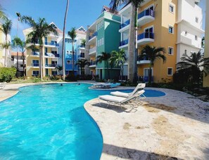 Außenpool, Liegestühle