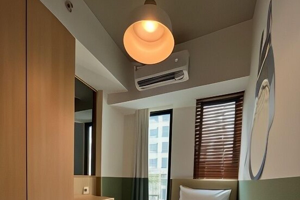 Memory foam beds, desk, laptop workspace