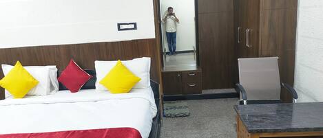 Standard Double Room | Egyptian cotton sheets, premium bedding, free WiFi