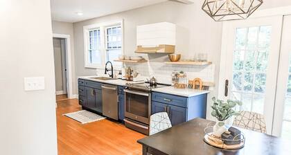 Downtown Historic Bungalow- Pet friendly fully fenced backyard