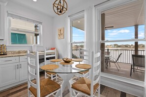 Dining - Waterview Villa~Steps to Beach~Pool~King Bed (Destin)