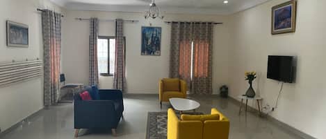 TV connectée de 43 pouces avec chaînes par satellite, télévision