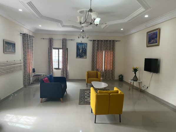 43-inch Smart TV with satellite channels, TV - Champions Lodge Brufut Gambia (Brufut)