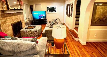 3br 4bed 2 1/2bath Beautiful Home away from home nestled University district.