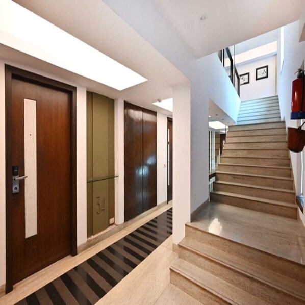 Lobby - The Legend Hotel (Mumbai)