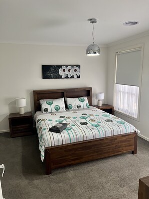 4 bedrooms, iron/ironing board, travel cot, free WiFi