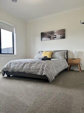 4 bedrooms, iron/ironing board, travel crib, free WiFi