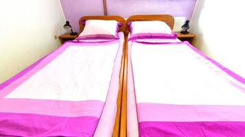 2 Schlafzimmer, Reisekinderbett, kostenloses WLAN, Bettwäsche