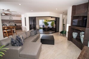 Smart TV, estéreo y monitor de computadora