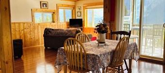 Experience Glacier View charm - cozy 1-bedroom apartment