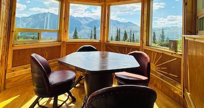 Experience Glacier View charm - cozy 1-bedroom apartment