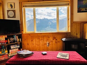 Interior - Experience Glacier View charm - cozy 1-bedroom apartment (Sutton)