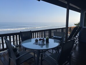 Outdoor dining - Beautiful Beach Home & Atlan tour. (Sambo Creek)