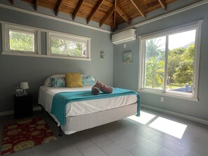 2 dormitoris, caixa forta a l'habitació, escriptori i Internet 