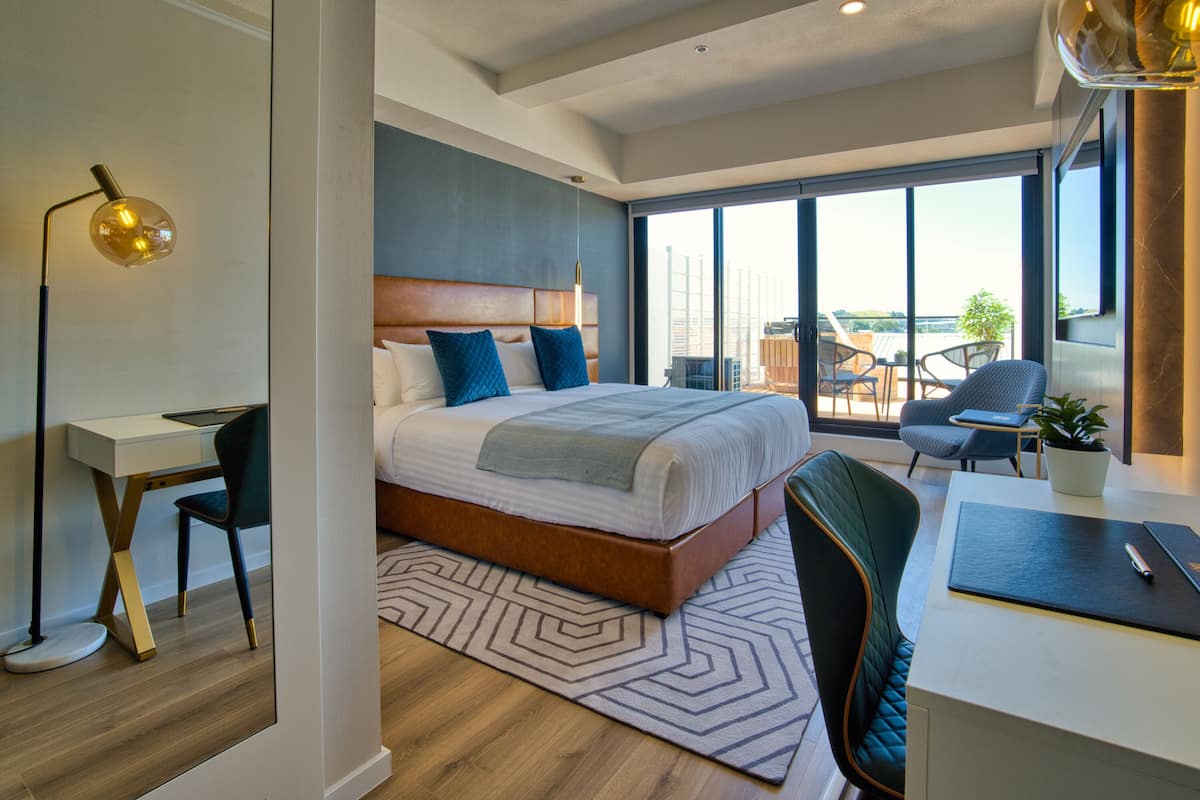 Suite estudio de lujo | Ropa de cama de alta calidad, camas con pillow-top y minibar