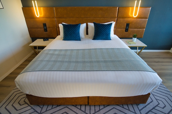 Deluxe Double Room | Premium bedding, pillowtop beds, minibar, in-room safe