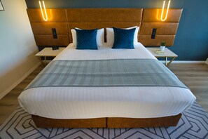 Deluxe Double Room | Premium bedding, pillowtop beds, minibar, in-room safe - Soho Hotel Auckland (Auckland)